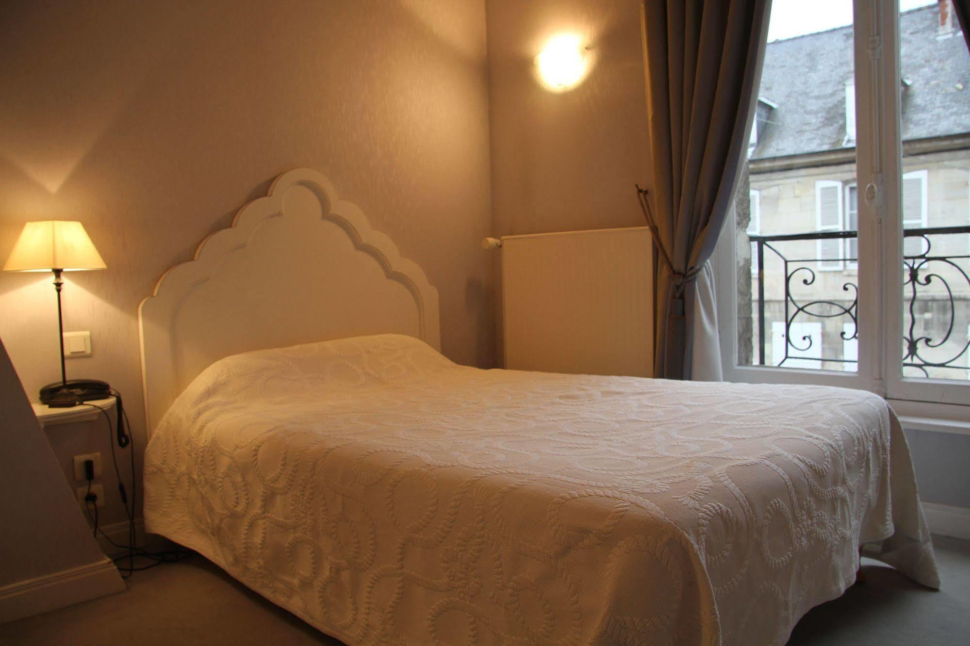 Hotel Le Regent Villers Cotterets Bagian luar foto