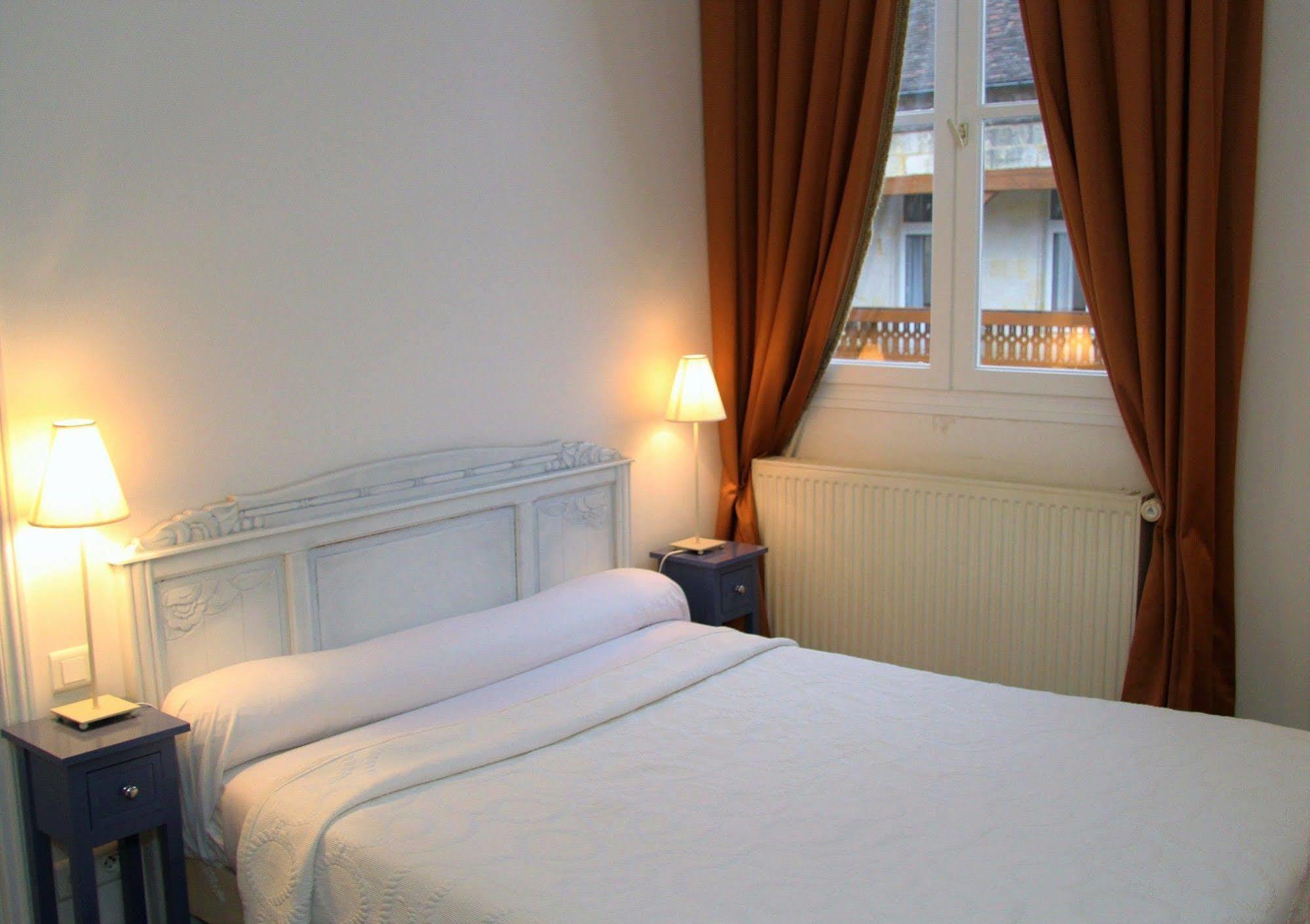 Hotel Le Regent Villers Cotterets Bagian luar foto