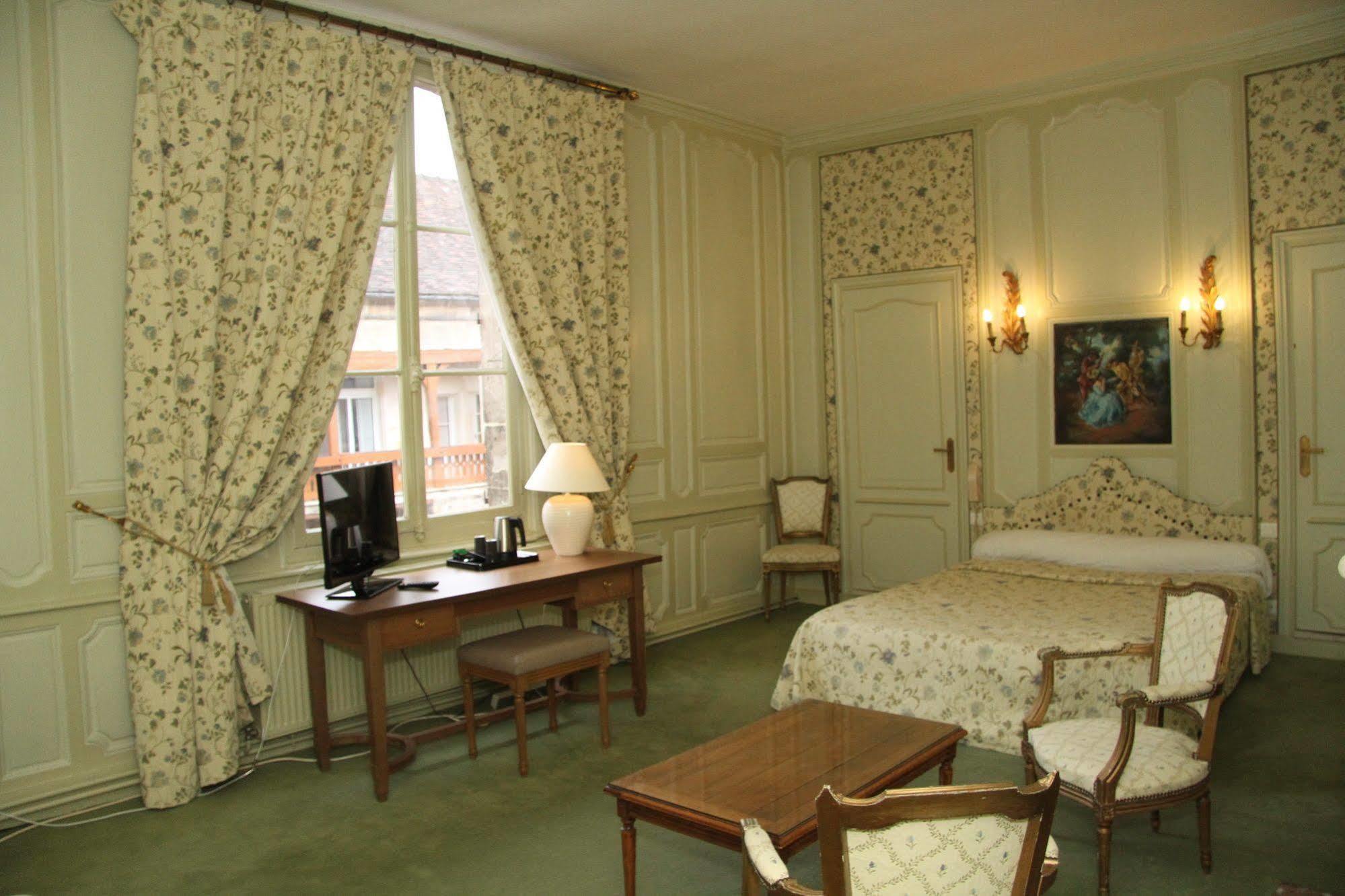 Hotel Le Regent Villers Cotterets Bagian luar foto
