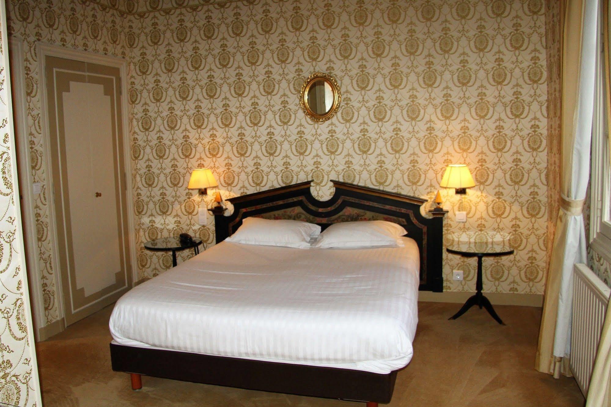 Hotel Le Regent Villers Cotterets Bagian luar foto