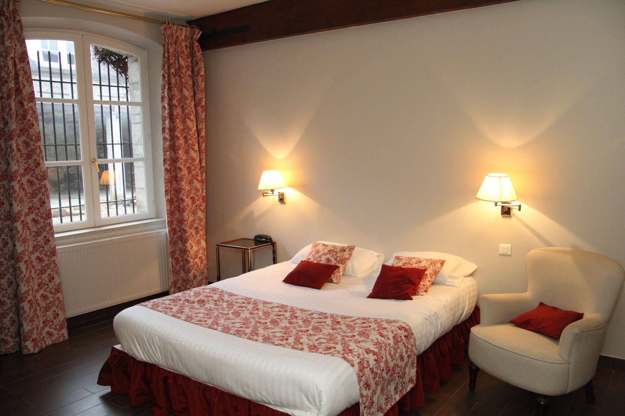 Hotel Le Regent Villers Cotterets Bagian luar foto