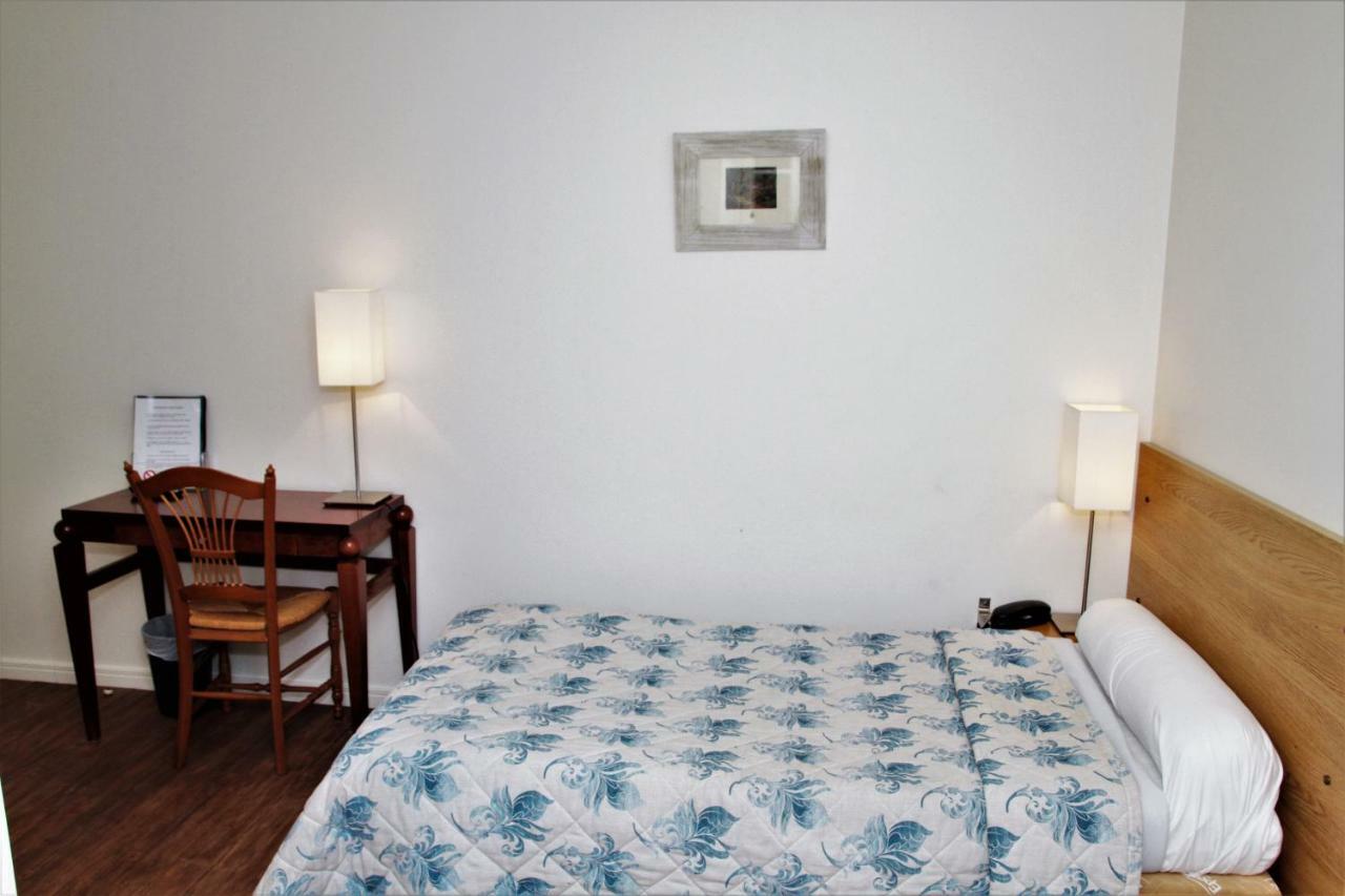 Hotel Le Regent Villers Cotterets Bagian luar foto